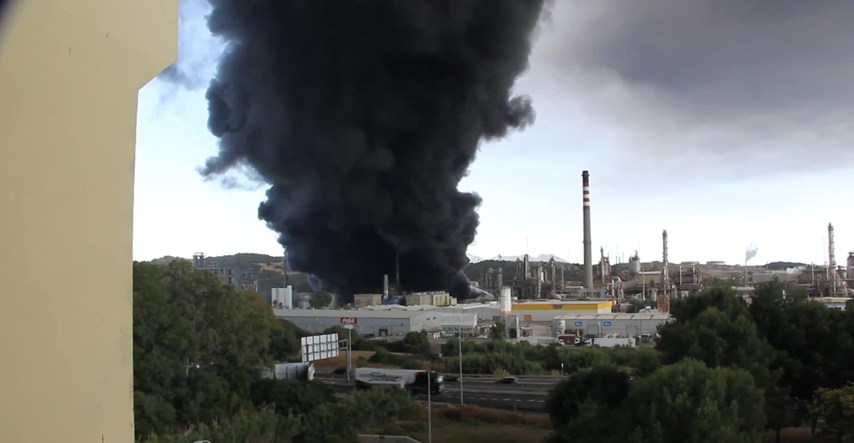 Gori kemijsko postrojenje u Španjolskoj, pogledajte snimku